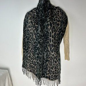 Softer than Cashmere? D&Y Black/White Mob Wife‎ Animal Print Scarf